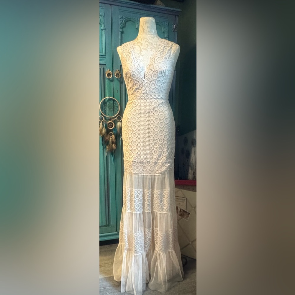 BCBGMaxAzria Cream Lace Midi Dress